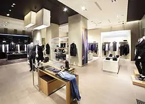 Beleuchtung im Modegesch&auml;ft